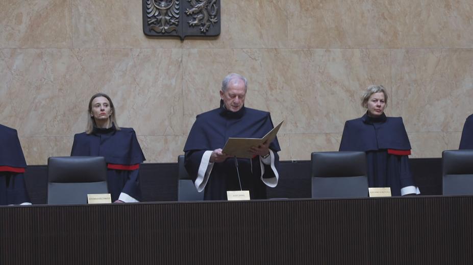 Ústavní soud se zastal Aničky znásilňované otčímem. Rozsudek s podmínkou ale nezrušil