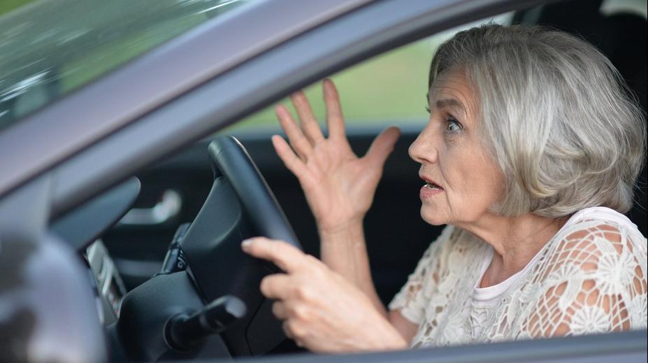 Seniorka natankovala v Polsku, předvolala si ji policie. Musela jsem zaplatit podruhé, zuří