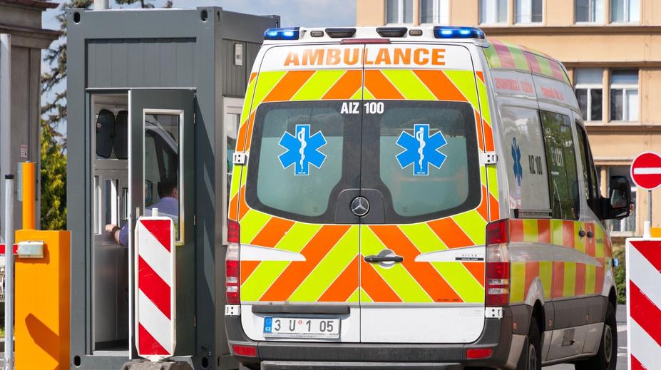 Tragická nehoda mladého motorkáře, náraz do stromu ho stál život