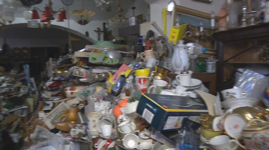 Starožitníci mají napilno. Lidé řeší finanční problémy prodejem cenností
