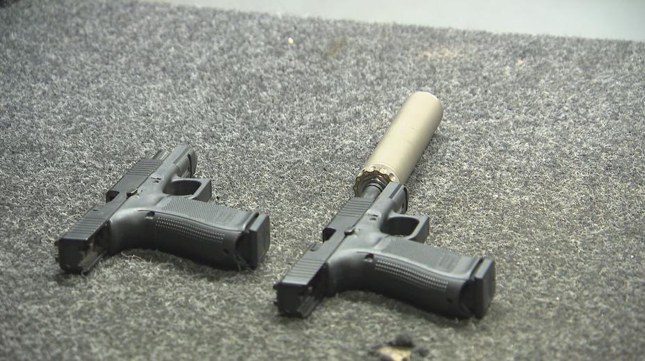 Senát chce zákaz tlumičů. Zbraňový zákon se vrátil poslancům