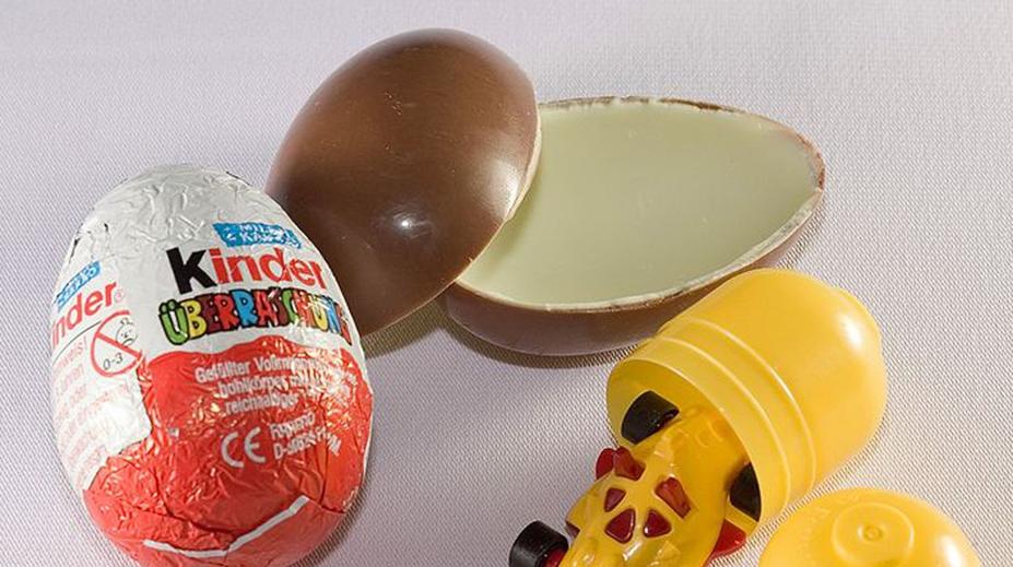 Kvůli podezřením na salmonelu zavřeli továrnu, kde se vyráběly čokolády Kinder