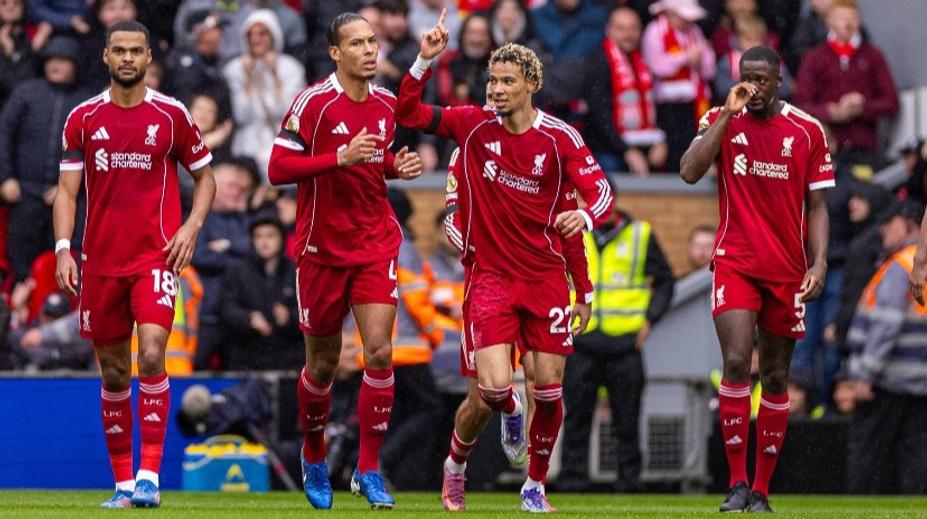 Liverpool v Carabao Cupu urval výhru v závěru, Chelsea měla potíže s Lincolnem