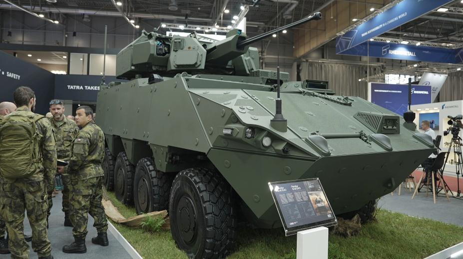 Nová česká bestie. Na zbraňovém veletrhu se představil Pandur 8x8 EVO