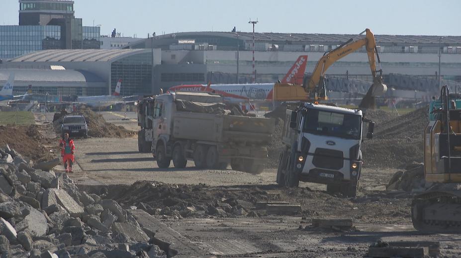 Letadla v Ruzyni se vrátí na hlavní ranvej. Její modernizace stála přes miliardu
