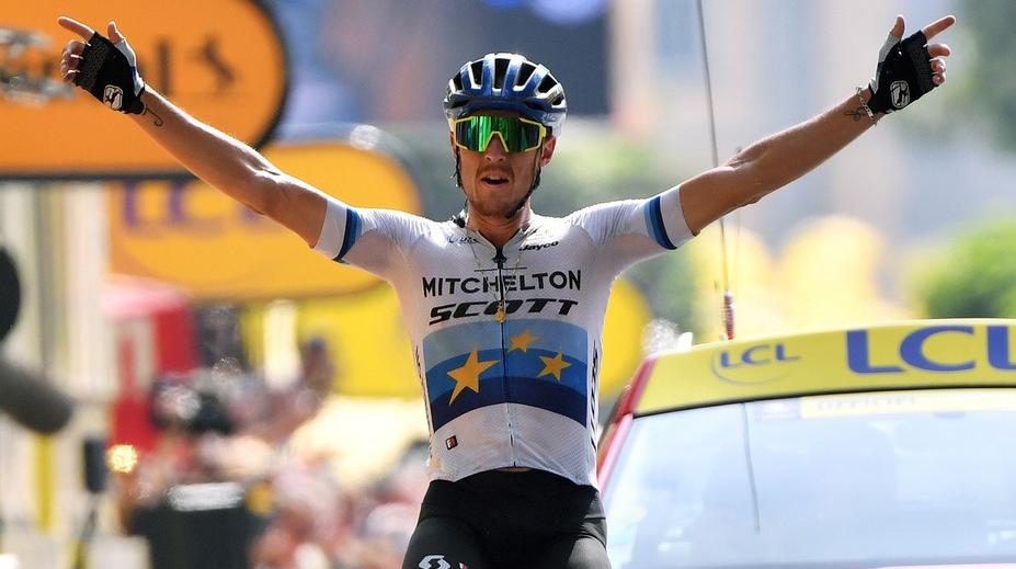 Trentin ujel všem a slaví. Ve žlutém zůstal Francouz Alaphilippe