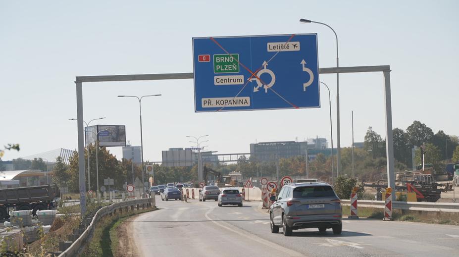 Zmatek kvůli stavbám na Pražském okruhu. Řidiče rozzuřila nová omezení
