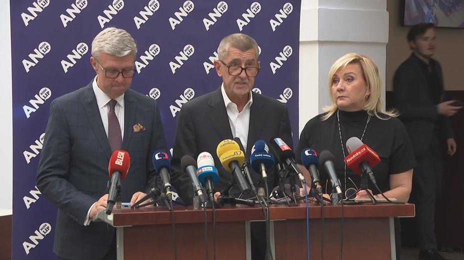 Opozice vyvolala hlasování o nedůvěře vládě. Vadí jí schodek rozpočtu