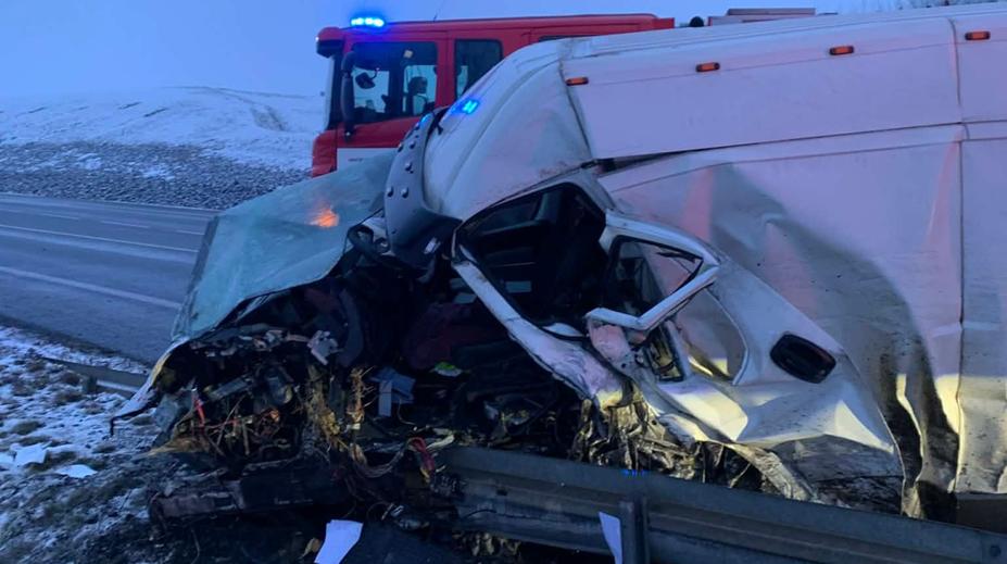 Čelní srážka aut na Žatecku. Dva lidé jsou ve vážném stavu
