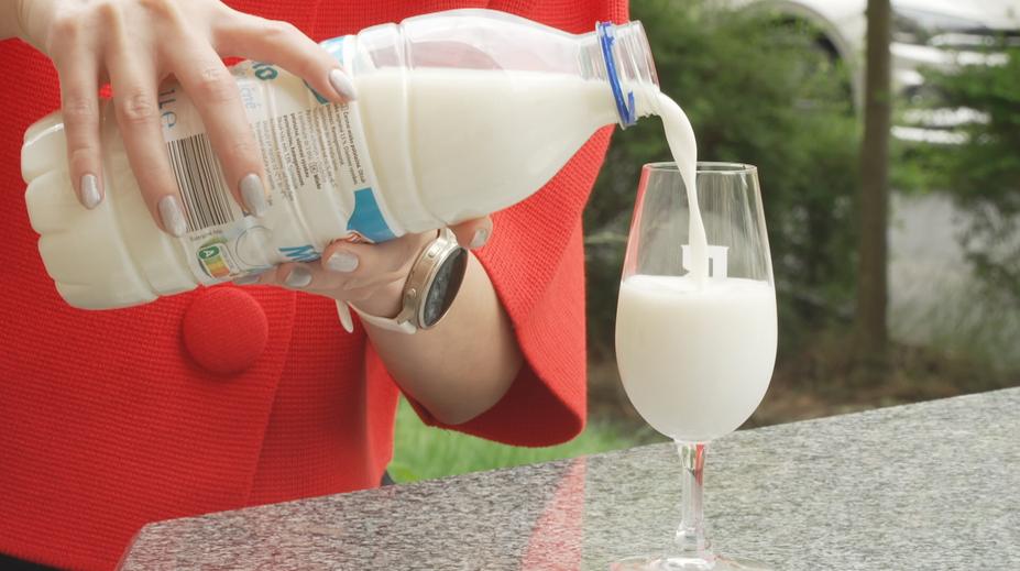Ceny mléka dál padají. Zemědělci ale bijí na poplach
