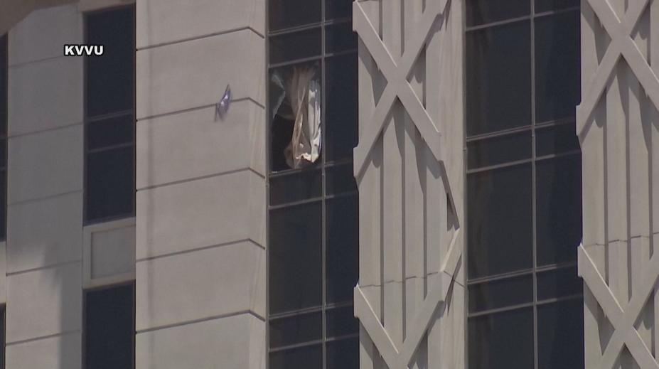 V luxusním hotelu v Las Vegas se zabarikádoval násilník, jako rukojmí si vzal ženu
