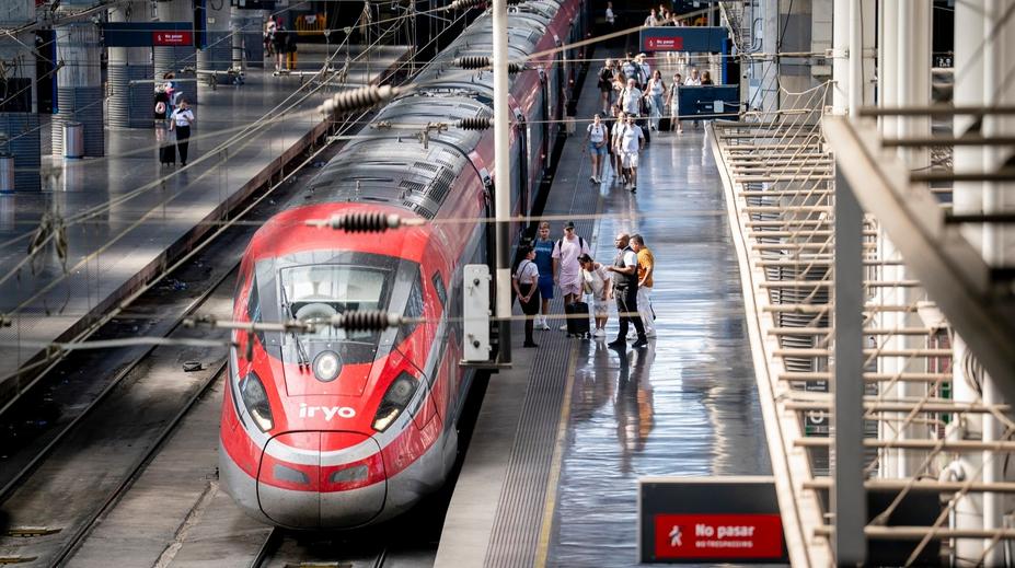Srážka rychlovlaků ve Španělsku. Záchranáři žádají halu pro zraněné