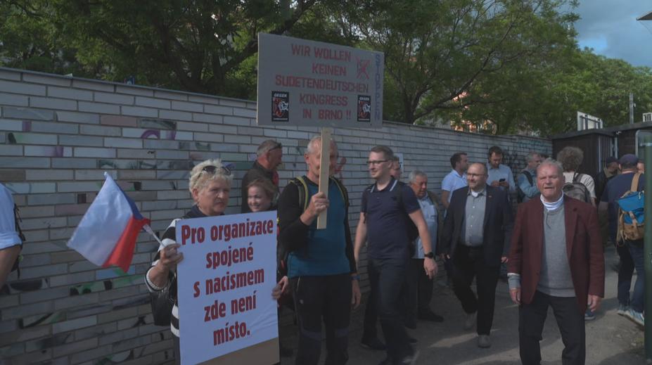 Do Brna se sjeli sudetští Němci. Policie posílila ve městě bezpečnost