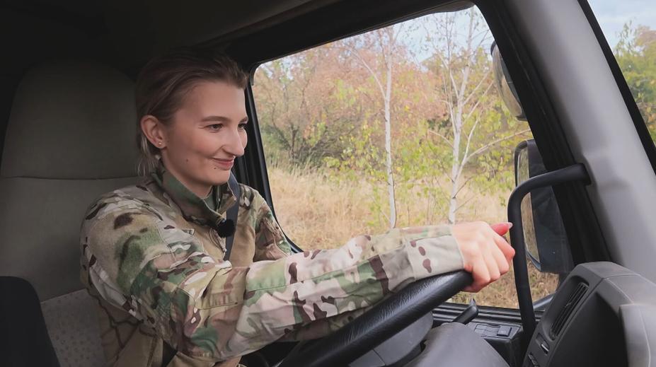 Táta je kamioňák, styděl by se: Reportérka TV Nova sedla do tatry, s manuálem jí to nešlo