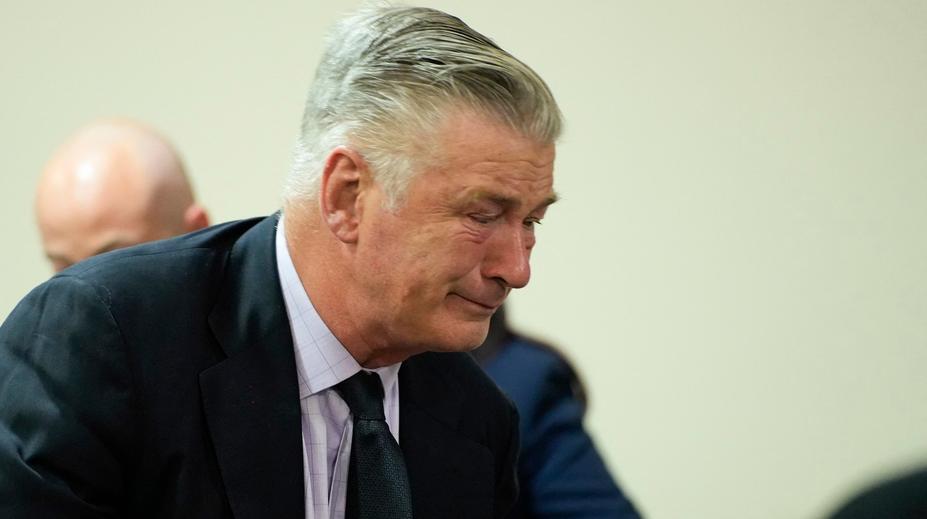 Baldwin do vězení nepůjde. Soud zrušil hercovo obvinění za smrt kameramanky