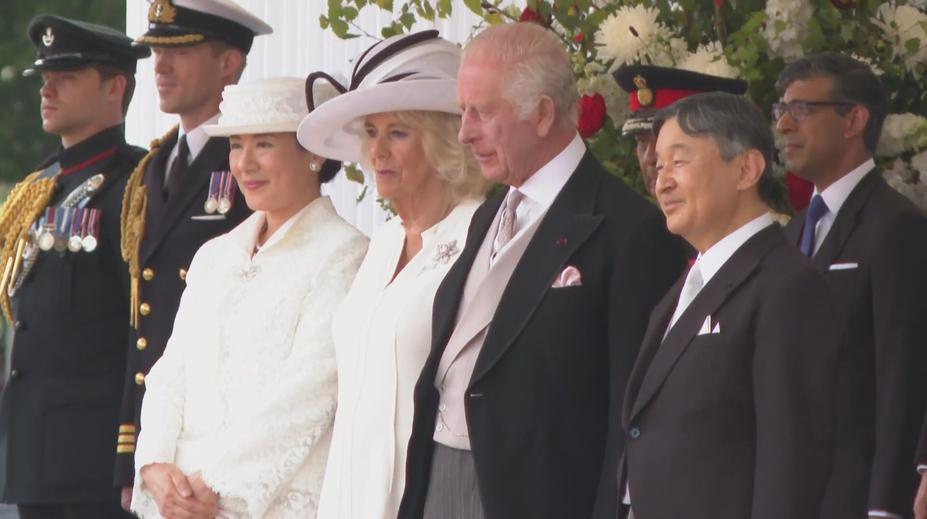 Japonský císařský pár je na návštěvě Británie. Dočkal se vřelého přivítání