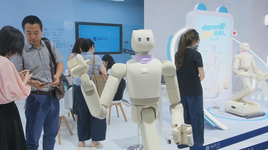 V Pekingu ukázali roboty budoucnosti. Někteří jsou od lidí k nerozeznání