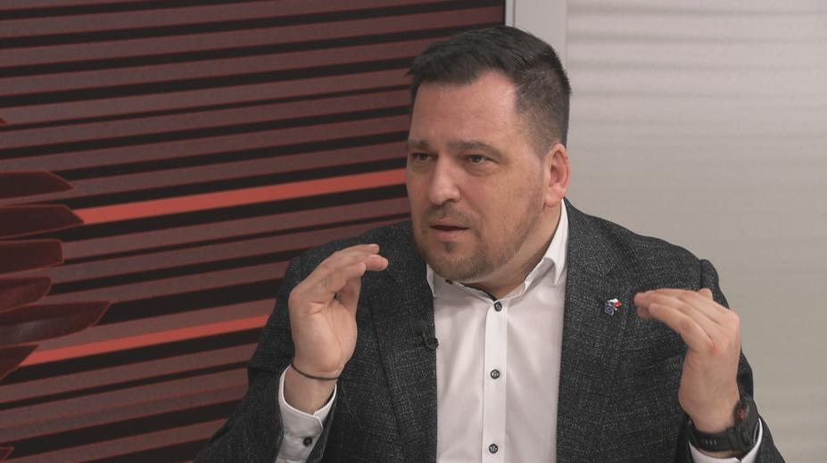Zdechovský to už nevydržel. Ať si Babiš a Schillerová vyndají hlavy ze zadku, řekl