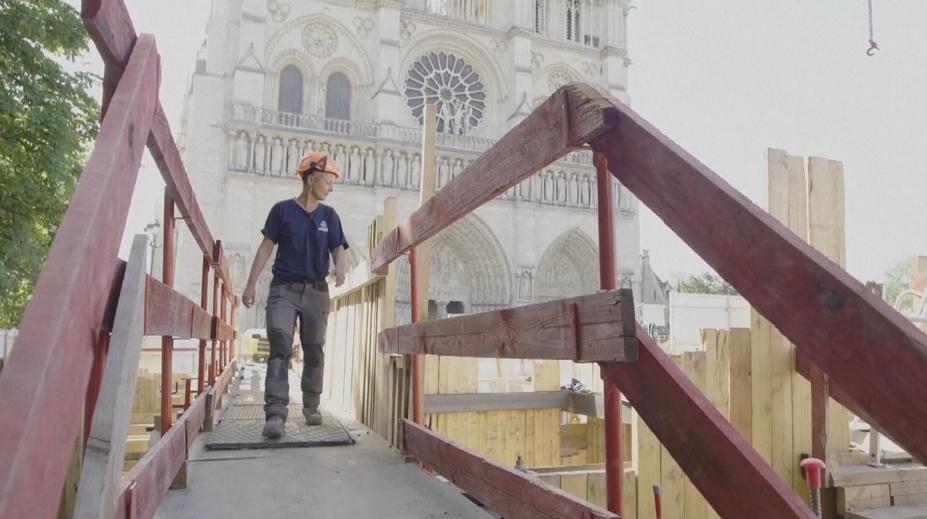 U Notre-Dame našli mimořádné artefakty. Jde o vykopávky století, míní archeologové