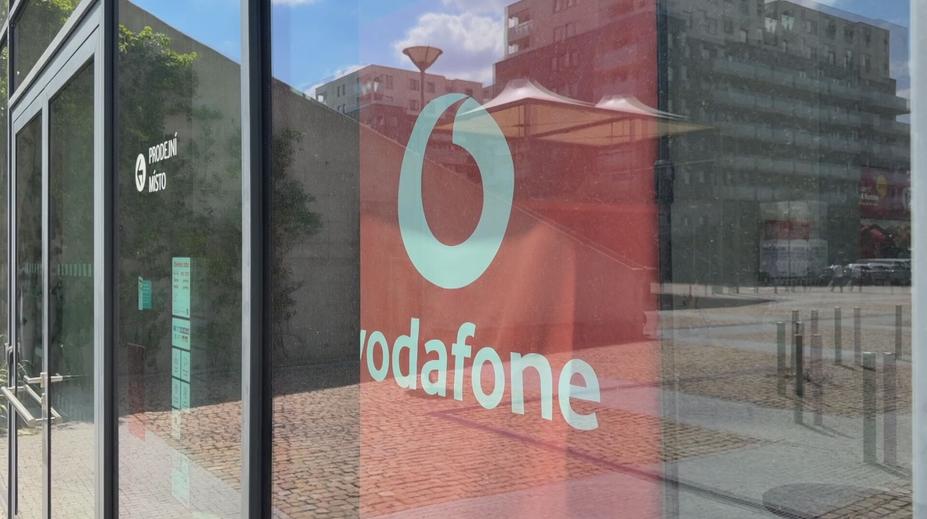 Muž nebyl nikdy u Vodafonu. Přesto mu dlužil tisíce a nemohl si vzít úvěr