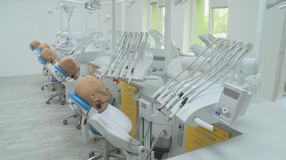 V Moravskoslezském kraji studují budoucí zubaři. O obor je velký zájem