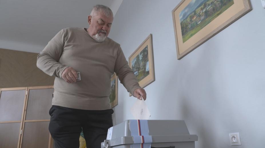 Obce už se připravují na volby. Řada z nich zrušila okrsky, lidé to budou mít dál