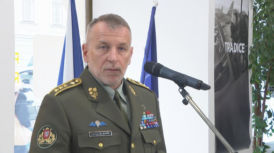 Prezident jmenoval nového šéfa armády. Hlaváč chce vybudovat těžkou brigádu