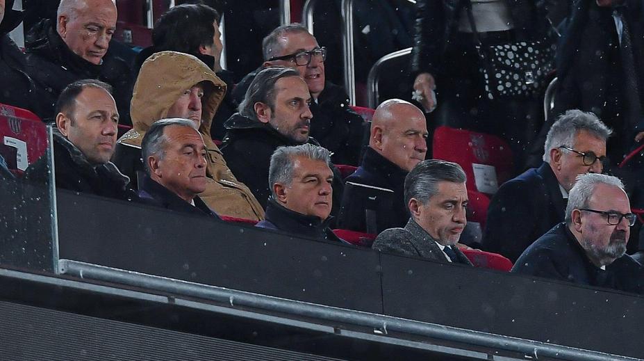 INTERNET ŘEŠÍ: Kritika Barcelony. Má stadion za 35 miliard a všichni zmokli