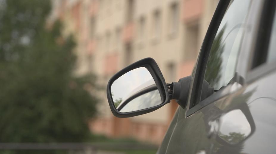 Strážníci dopadli vandala v Třebíči. Poškozoval zaparkovaná auta