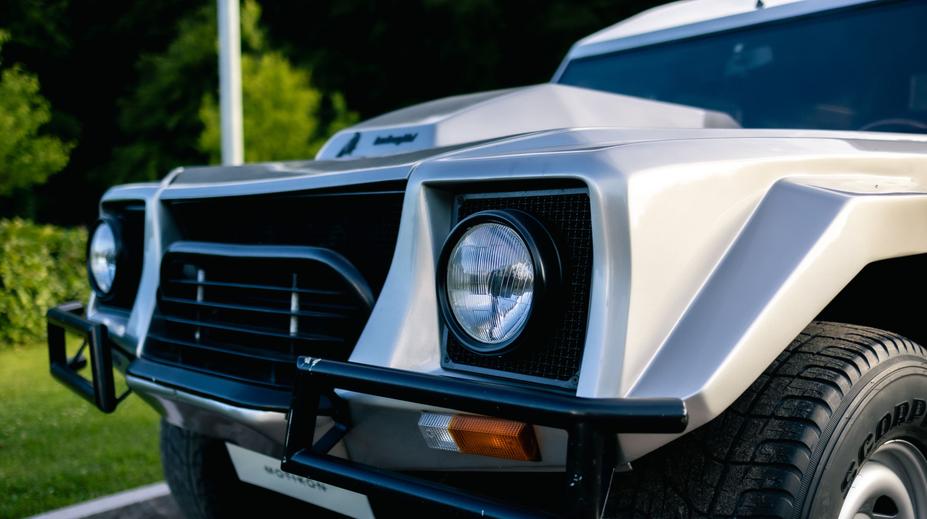 Podivné Lamborghini na prodej. Patřilo sultánovi i šéfovi BMW, pak v něm vozili děti do školy