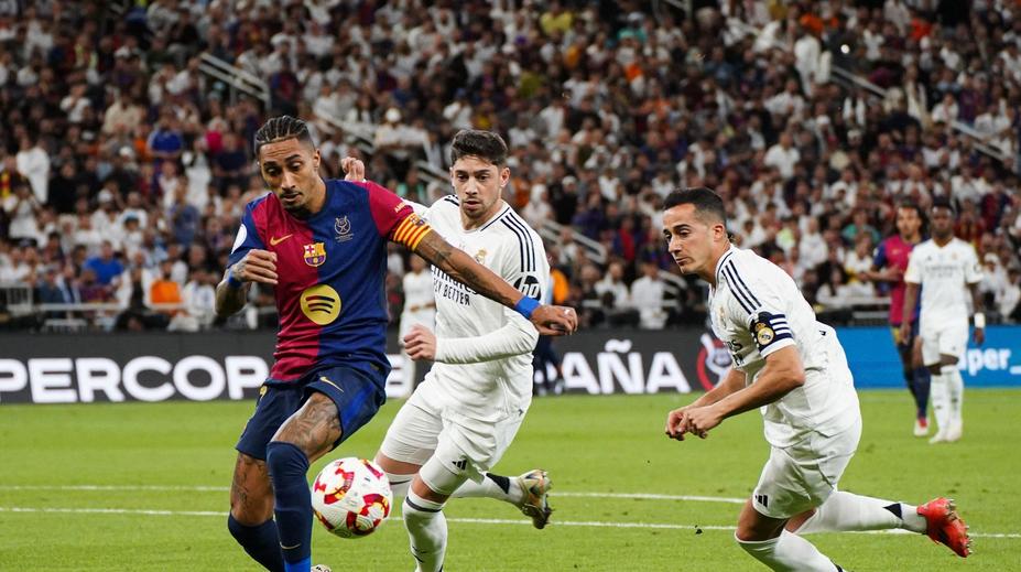 Šok pro fanoušky Barcelony a Realu? Ligové El Clásico se může hrát v Anglii