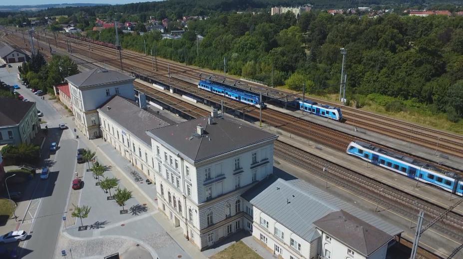 Nádraží v Chocni vyniká bezpečností a čistotou záchodů. Problém jsou výtahy