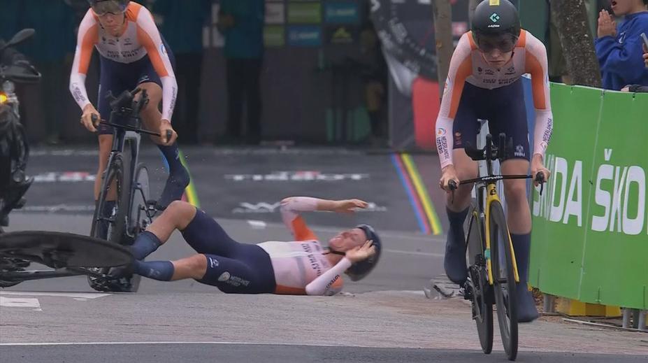 Hororová nehoda nizozemské cyklistky. V časovce upadla a zlomila si loket