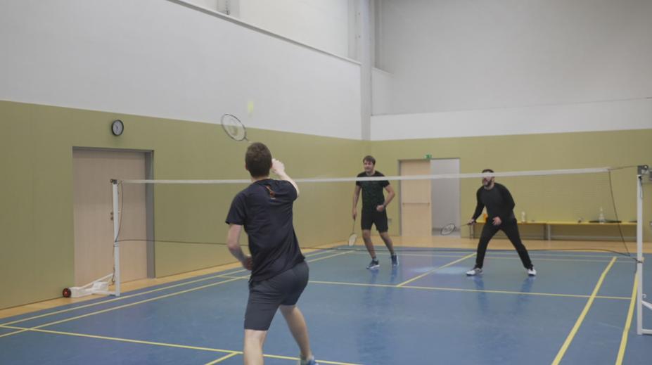 Část lidí strávila svátek zábavou. Jiní museli do práce
