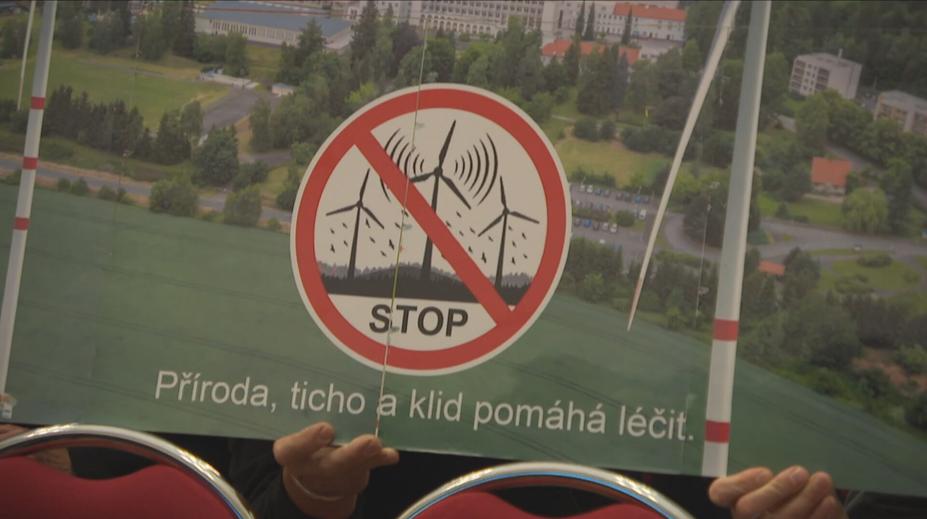 Větrníky rozdělují Česko. Lidé proti novým zónám sepsali tisíce námitek