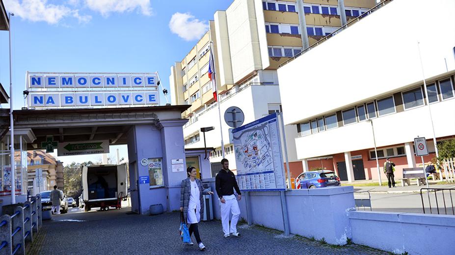 Ženu při porodu na Bulovce omylem zapálili. Má popáleniny na 15 % těla