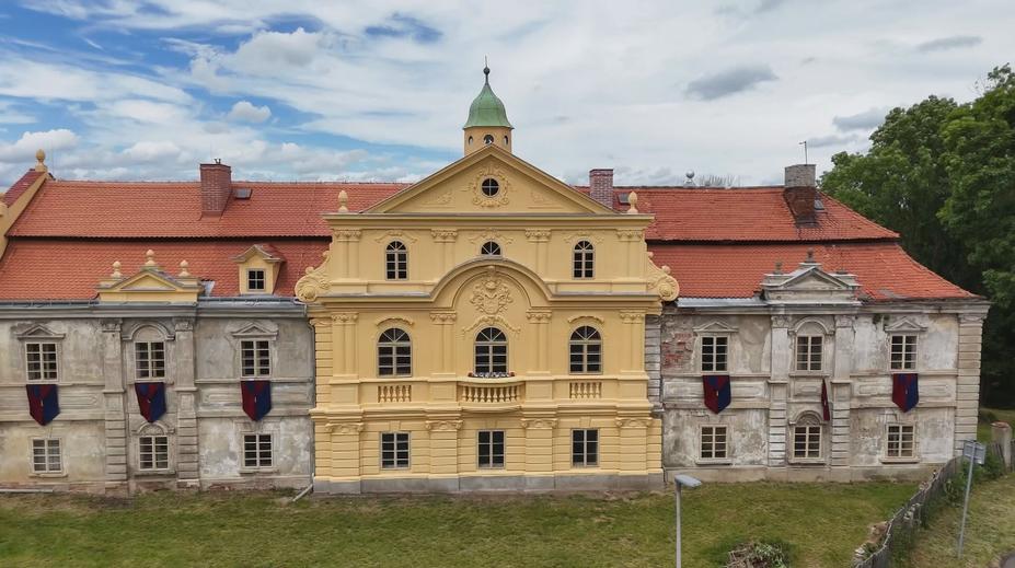 Byt v Brně vyměnil za rozpadlý zámek. A pustil se do rekonstrukce
