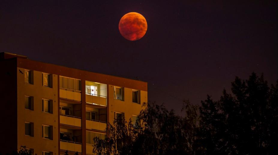 Česko v pátek ráno čeká částečné zatmění Měsíce. Nejlepší podmínky budou na Moravě