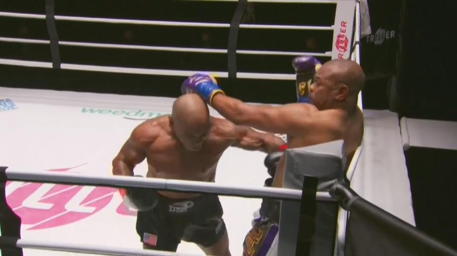 Tyson s Jonesem se v ringu nešetřili. Oba odešli s pásem WBC