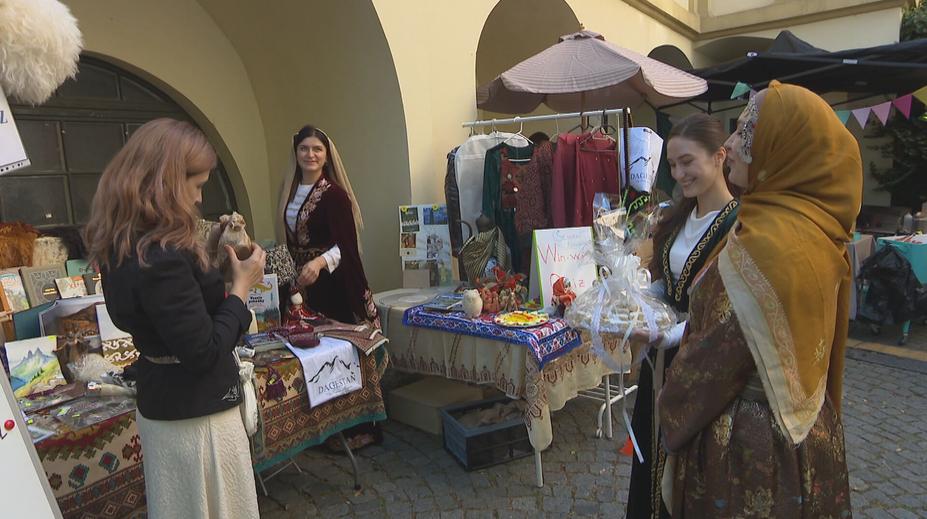 Hudba, tanec, tradice. EtnoFest ukázal život cizinců v Česku