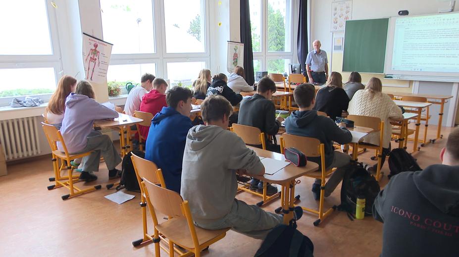 Na střední školy se hlásí silný ročník Husákových vnoučat. Kapacity ale stále chybí