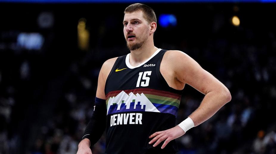 Jokič ovládl Vánoce v NBA rekordním výkonem. Denver zvládl obrovské drama