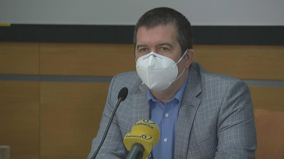 Hamáček chce odškodné 10 milionů. Peníze ale bude muset platit i on