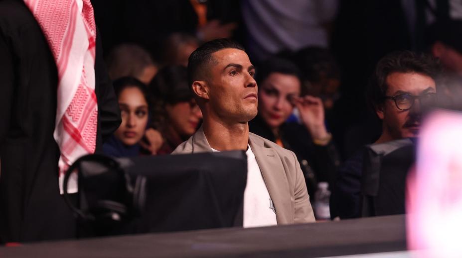 Ikona UFC schytala další tvrdý knokaut. Prohrál i oblíbenec Cristiana Ronalda