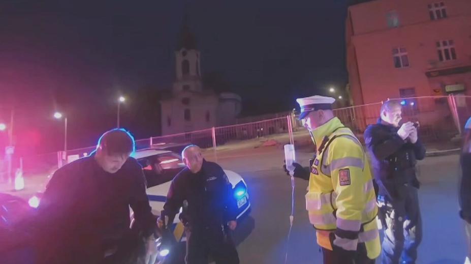 Dramatická záchrana života. Muž zkolaboval při řízení auta