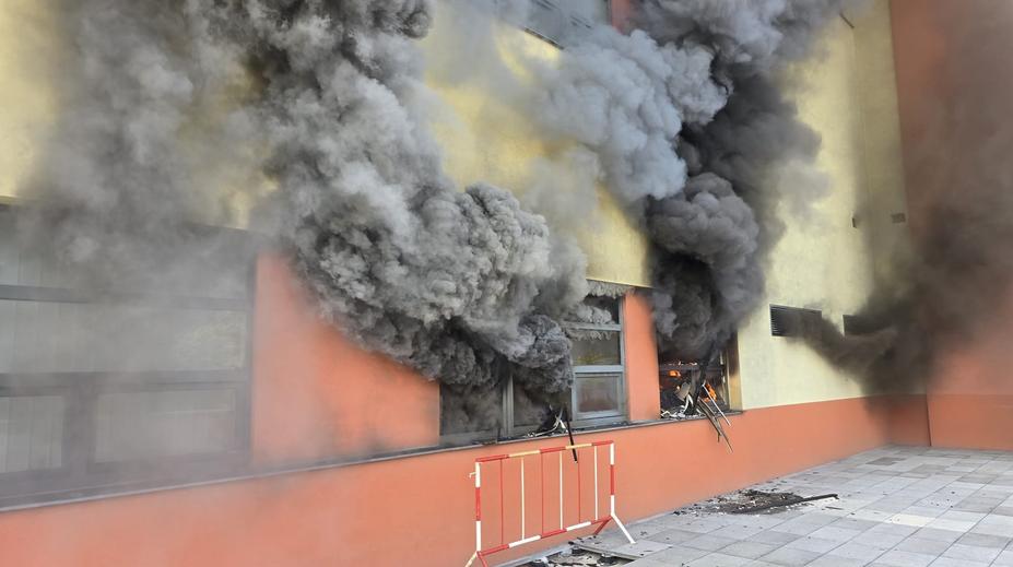 V Praze hoří obchod s potravinami. Platí druhý stupeň poplachu