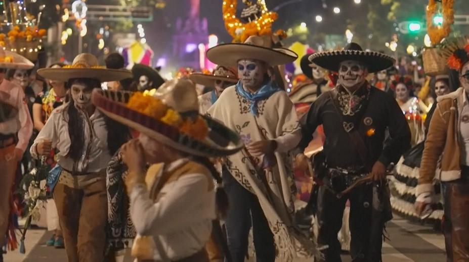 Mexiko zahájilo slavné podzimní oslavy. Vyvrcholí Dnem mrtvých