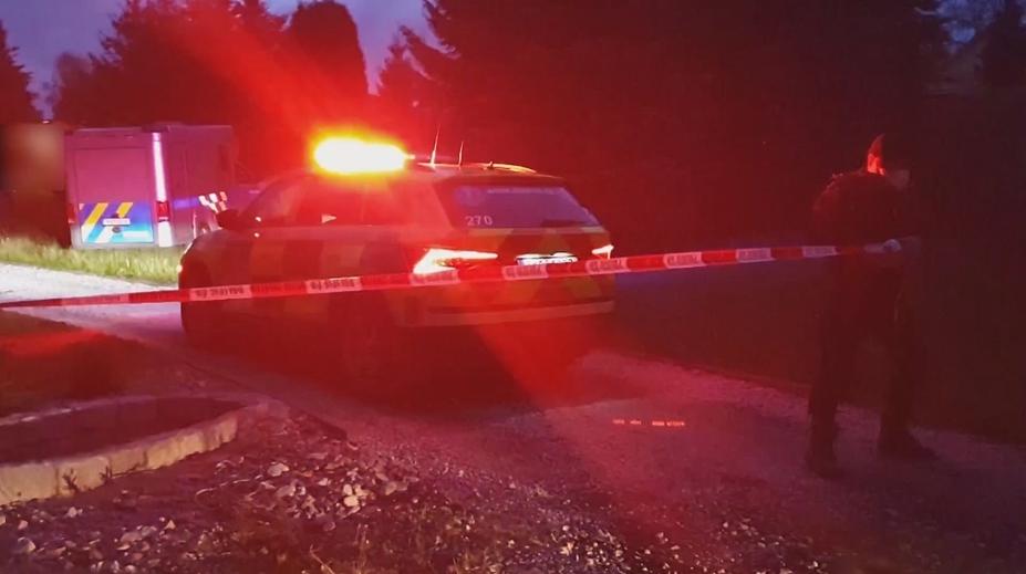 Postřelený muž ze Sokolovska umřel. Policisté obvinili mladíka z vraždy