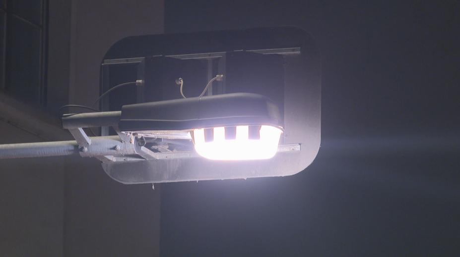 Praha trvá na výměně pouličního osvětlení za bezpečnější LED lampy. Změní ale odstín světla