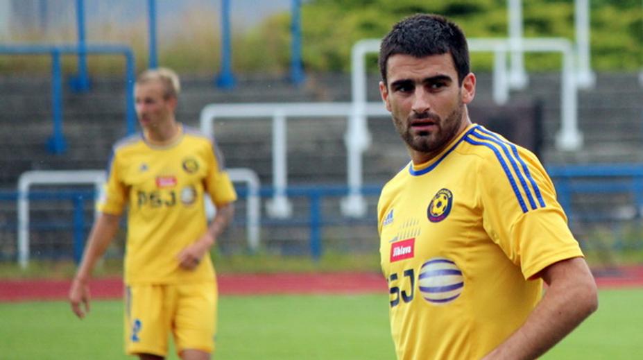 Mohl hrát fotbal v Jihlavě, teď dostal revolver ke spánku